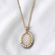 Cargar imagen en el visor de la galería, Virgen María Milagrosa Madre Perla Oro 18k | Llena de Gracia Ecuador
