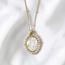 Cargar imagen en el visor de la galería, Virgen de Guadalupe Madre Perla Oro 18k | Llena de Gracia Ecuador
