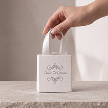 Load image into Gallery viewer, Empaque de regalo de joyeria catolica fina

