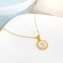 Cargar imagen en el visor de la galería, Mini cruz circular, Oro 18k

