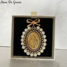 Load image into Gallery viewer, Medallón de Cuna de Bebé Oro
