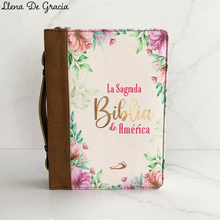 Cargar imagen en el visor de la galería, Sagrada Biblia con estuche Flores/Café
