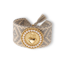 Load image into Gallery viewer, Pulsera Corazón Santo, joyería religiosa artesanal | Llena de Gracia Ecuador
