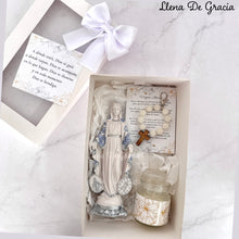 Load image into Gallery viewer, Virgen de la Medalla Milagrosa Lirio
