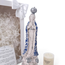 Cargar imagen en el visor de la galería, Virgen de Fátima Celeste, figura religiosa pintada a mano | Llena de Gracia Ecuador
