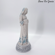 Load image into Gallery viewer, Virgen Dulce Espera Iris
