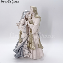 Cargar imagen en el visor de la galería, Sagrada Familia: El beso de San José 32 cm
