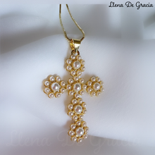Load image into Gallery viewer, Cadena Cruz Floreada, baño en Oro 18k

