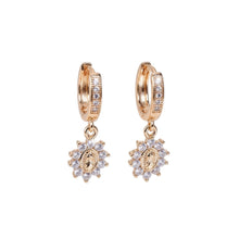 Cargar imagen en el visor de la galería, Aretes Llena de Gracia en vermeil de oro rosa con aros, cristales de zirconia y medallón de la Virgen María.
