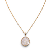 Cargar imagen en el visor de la galería, Collar Llena de Gracia con dije de ángel en madreperla y cadena satélite enchapada en oro de 18k

