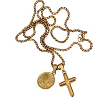 Cargar imagen en el visor de la galería, Collar Llena de Gracia con dije de cruz y medalla de manos en oración, chapado en oro 18k, cadena de 45 cm.
