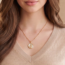 Cargar imagen en el visor de la galería, Collar Llena de Gracia con dije de Virgencita en madreperla y bisel de oro 18k sobre cadena satélite
