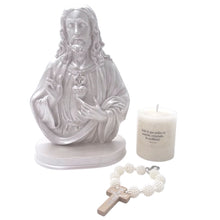 Load image into Gallery viewer, Figura de Jesús del Sagrado Corazón Llena de Gracia en color plata con vela decorativa y rosario de perlas
