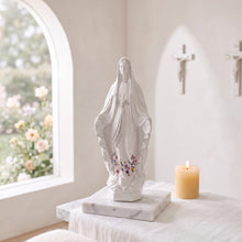 Cargar imagen en el visor de la galería, Figura de la Virgen María Milagrosa Llena de Gracia en color blanco con detalles florales, sobre base de mármol.
