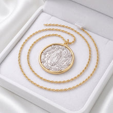 Cargar imagen en el visor de la galería, Collar Llena de Gracia con medalla de la Virgen de Guadalupe en plata esterlina y marco chapado en oro de 18k.
