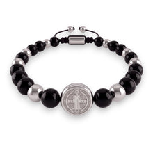 Cargar imagen en el visor de la galería, Pulsera Llena de Gracia de ónix negro y acero con dije de San Benito en plata, diseño ajustable para hombre.
