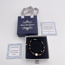 Cargar imagen en el visor de la galería, Pulsera Llena de Gracia de piedras naturales marrones y acero con dije de San Benito en caja de regalo
