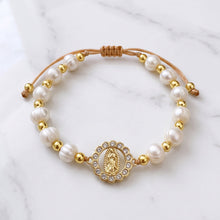 Cargar imagen en el visor de la galería, Pulsera Llena de Gracia con perlas naturales, balines de acero y dije de la Virgen de Guadalupe en baño de oro 14k.
