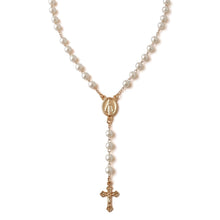 Cargar imagen en el visor de la galería, Rosario Llena de Gracia con perlas sintéticas y cadena laminada en oro 18k con dije de Virgen María y cruz dorada.
