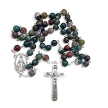 Load image into Gallery viewer, Rosario Llena de Gracia con cuentas de piedra Agatha multicolor de 8mm, dije de cruz y medalla chapados en plata
