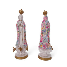Cargar imagen en el visor de la galería, Llena de Gracia Virgen de Fátima statue in ivory resin with a floral cloak and gold crown, front and back view.
