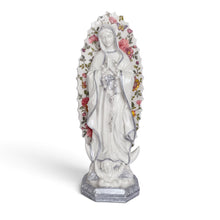 Cargar imagen en el visor de la galería, Figura de la Virgen de Guadalupe Llena de Gracia en resina marfil con detalles florales pintados a mano y denario.
