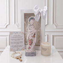 Cargar imagen en el visor de la galería, Llena de Gracia Virgen de la Salud gift set with ivory resin statue, floral details, rosary, candle, and prayer card.
