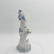 Cargar y reproducir el video en el visor de la galería, Virgen desatanudos pintada a mano
